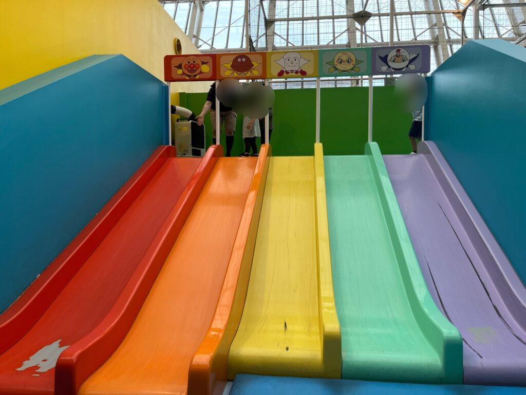 福岡アンパンマンこどもミュージアム「虹のすべりだい」