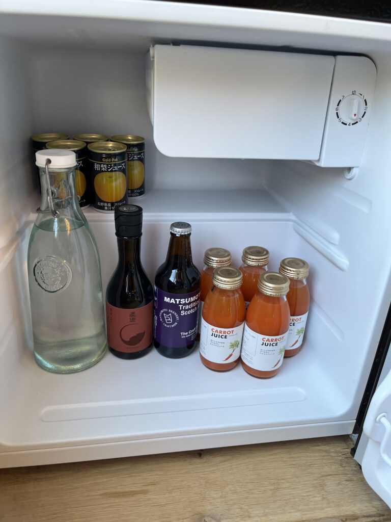 「松本十帖（小柳）」お部屋に設置されたドリンク