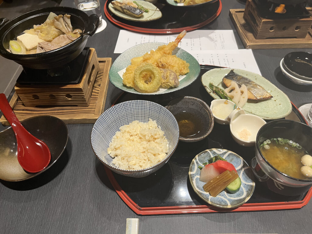 「ホテルモントレ沖縄」の夕食「隨縁亭(ずいえんてい)」和流会席